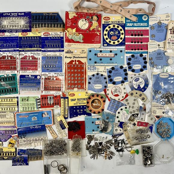 Huge Lot Vintage Hooks Eyes Snap Fastener Notions Clinton De Long Neweys Etc. - Picture 1 of 9